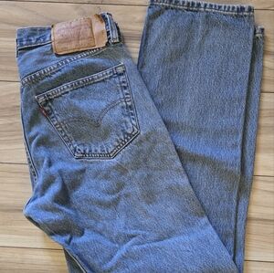 Vintage Levi 501 - 32x32 (actual Measured size 30x30)